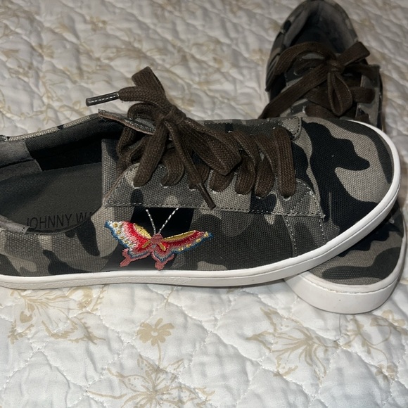 Johnny Was Camo Sneakers-7 1/2 - Picture 5 of 7